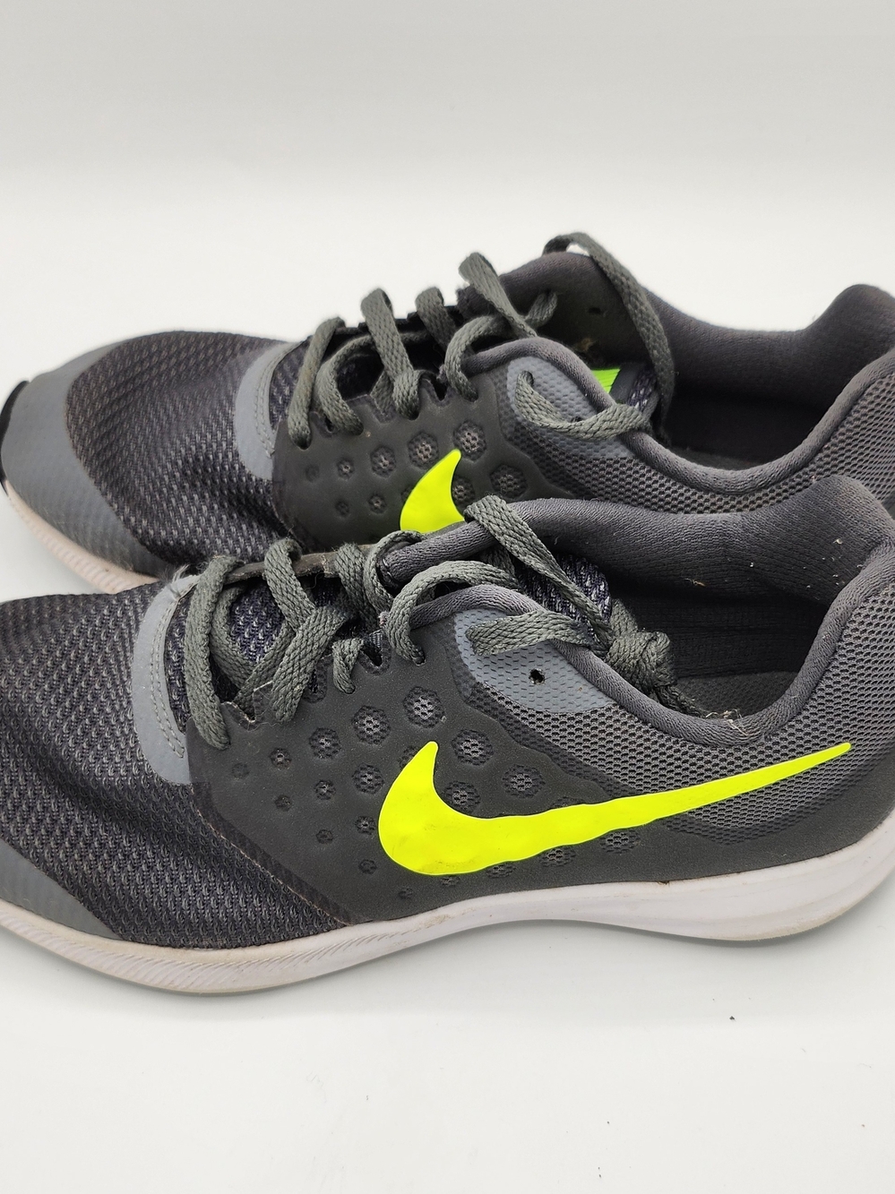 Nike Youth Athletic Running Shoes with Neon Yellow Swoosh Size: Y6W Used: Good